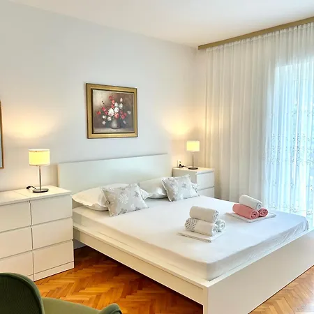 Mandi Holiday home *